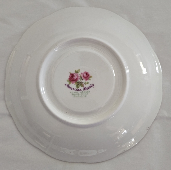 "American Beauty" cup and saucer by Royal Albert. - Picture 8 of 13